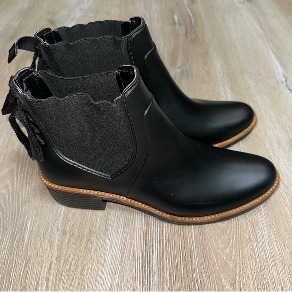 Bernardo Briton Women’s Rain Chelsea Boot Black Size 9 Bow Tie Preppy Casual - Picture 4 of 16